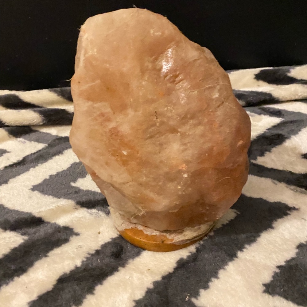 Salt stone for healing and two wax warmers, both in great condition+shipping